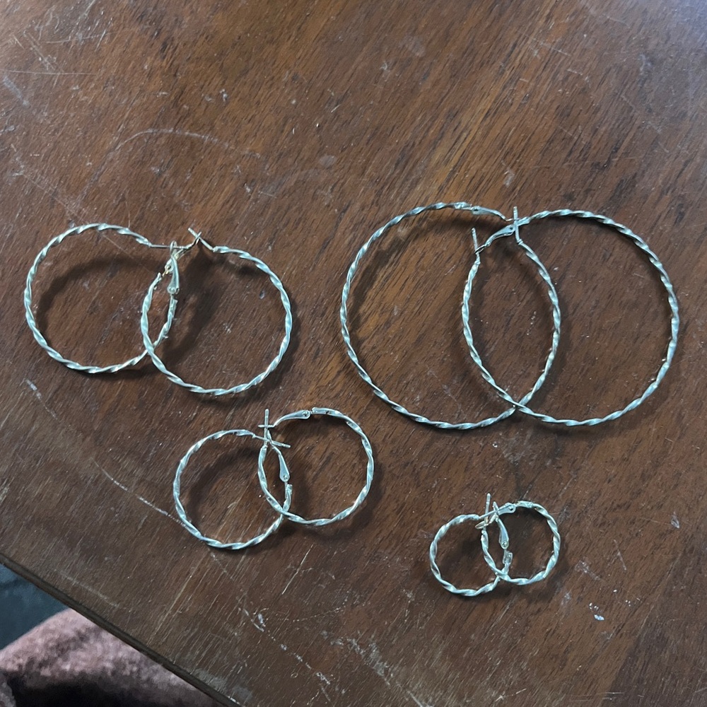 Set of 4 hoop earrings